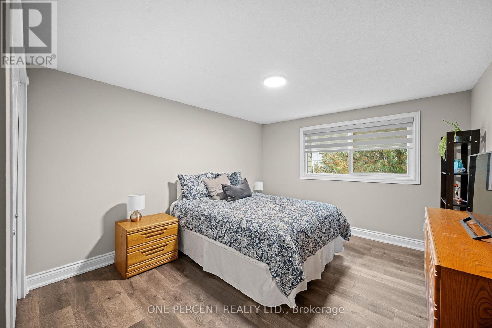 D - 20 Sonnet Crescent Property Photo 19