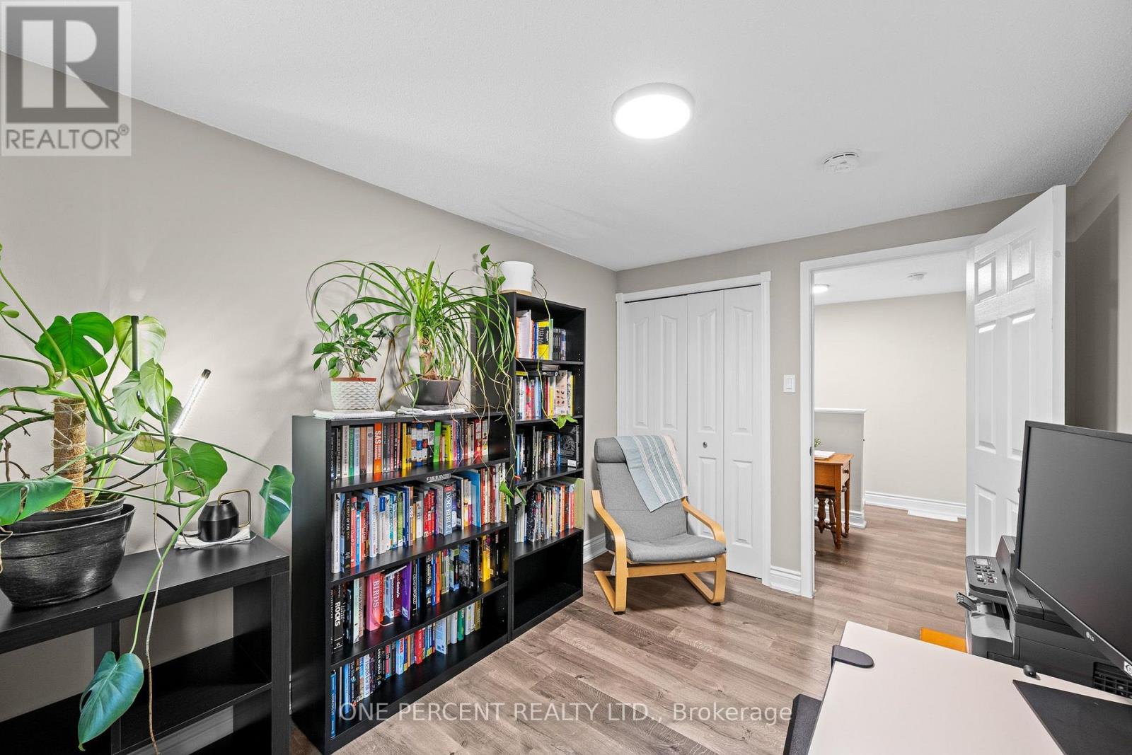 D - 20 Sonnet Crescent Property Photo 22