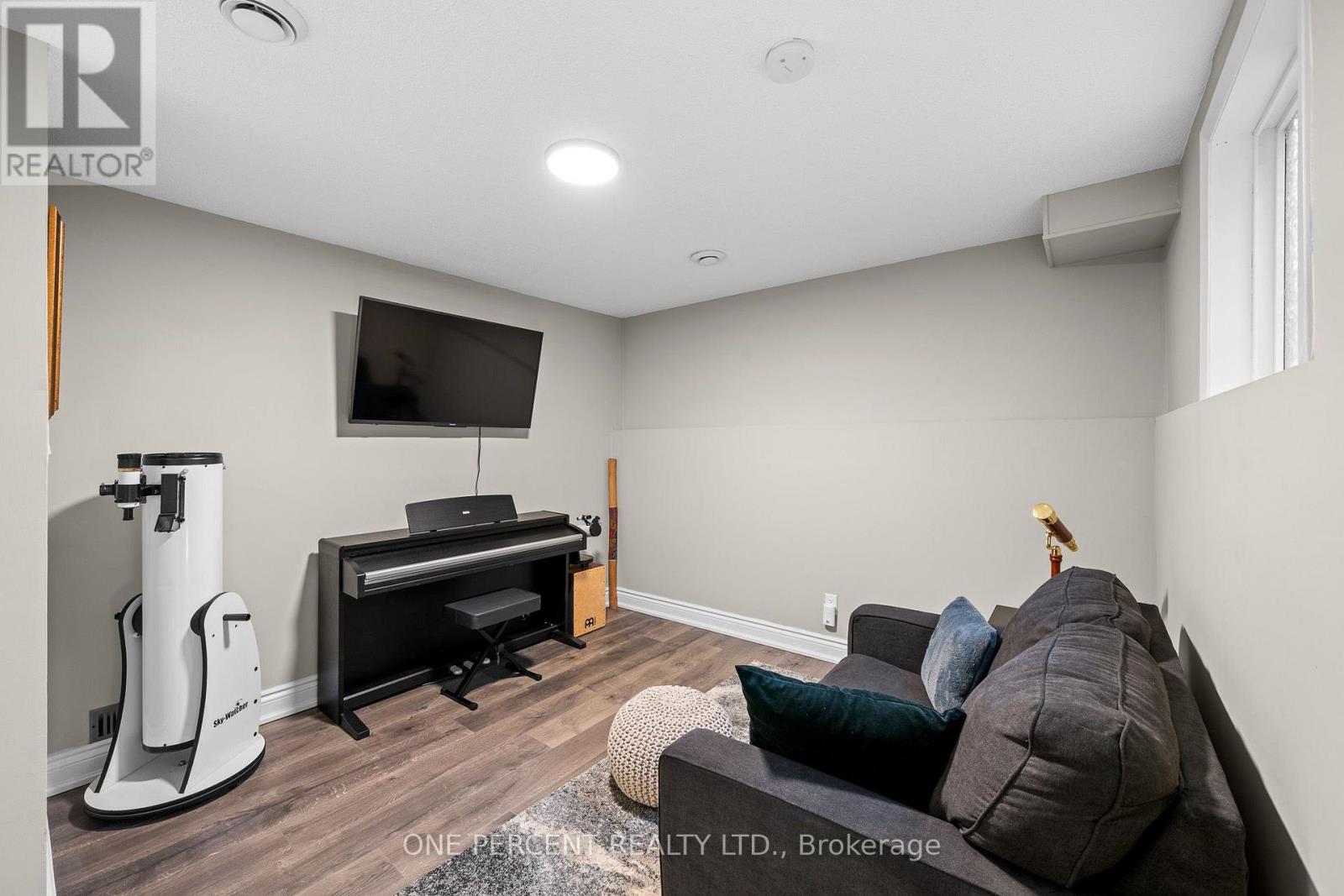 D - 20 Sonnet Crescent Property Photo 24