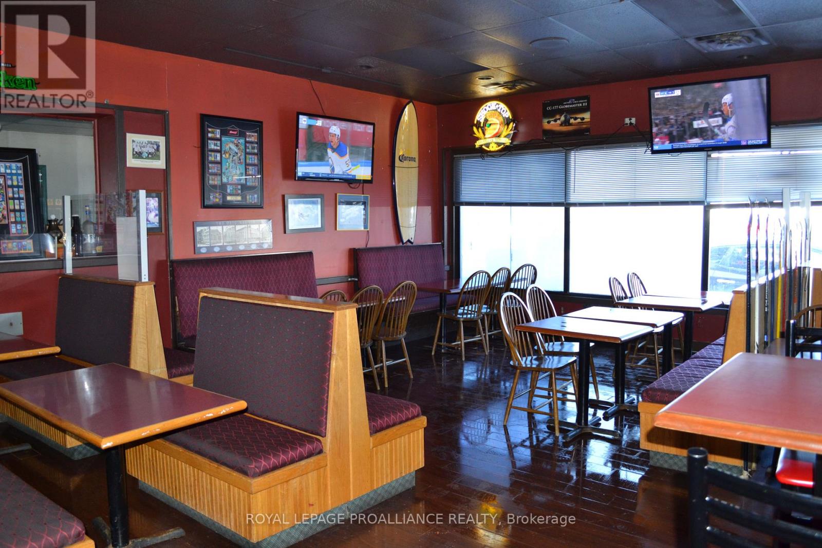 39 Dundas Street E Property Photo 9