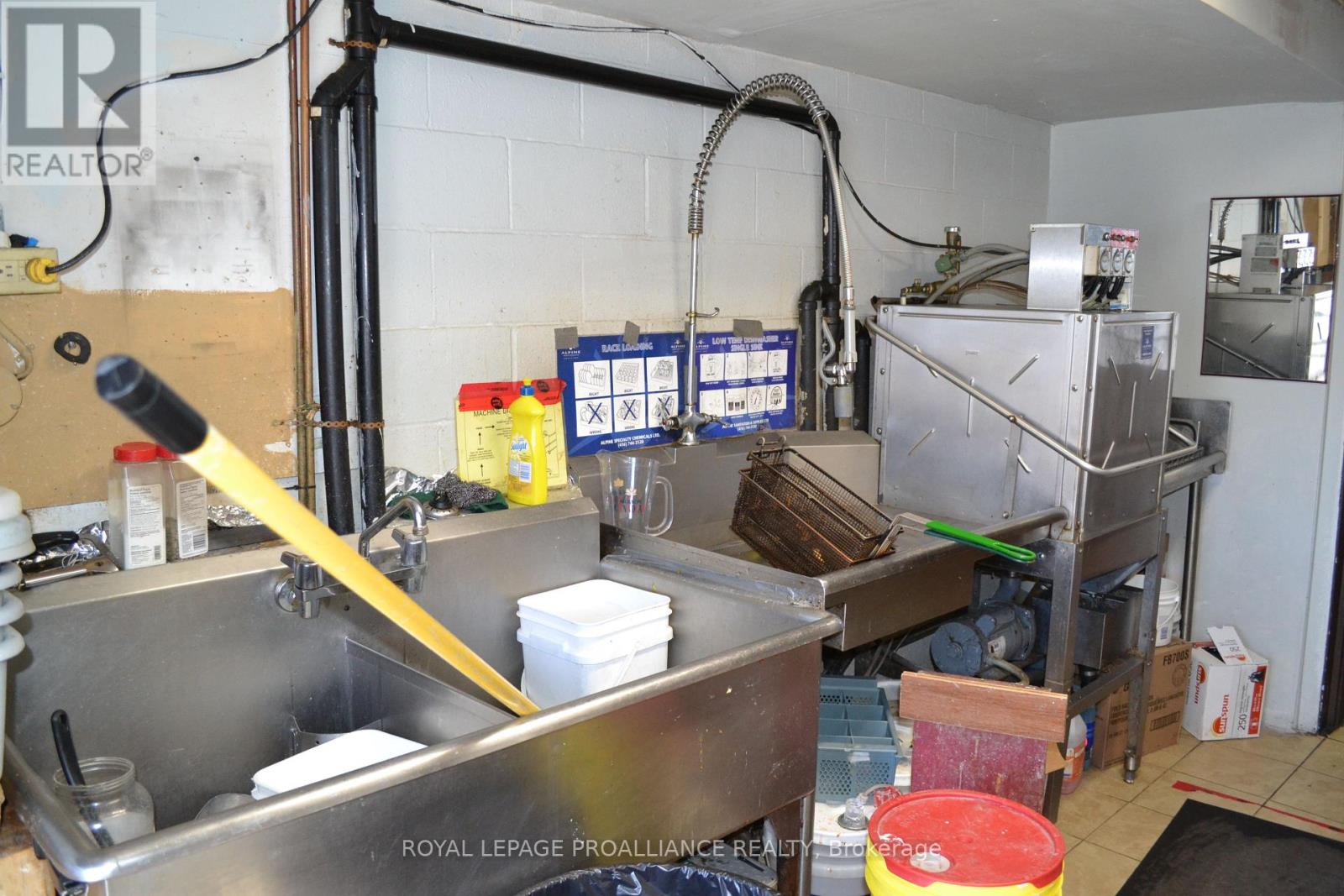 39 Dundas Street E Property Photo 14