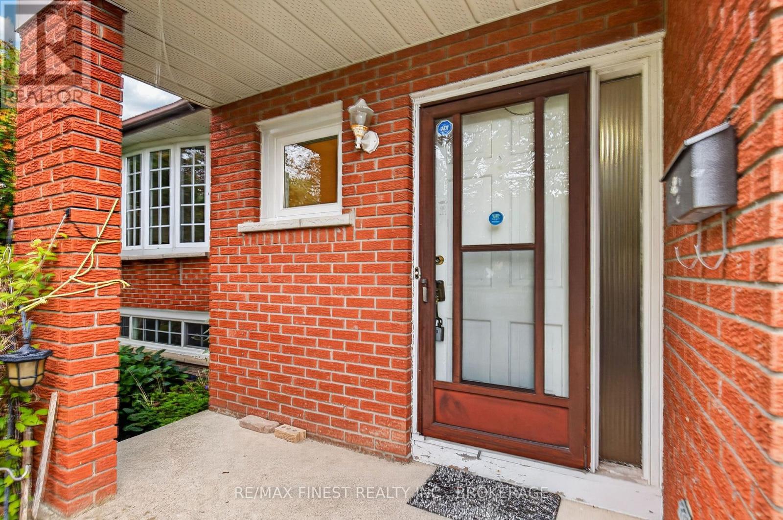 794 Butternut Street Property Photo 5