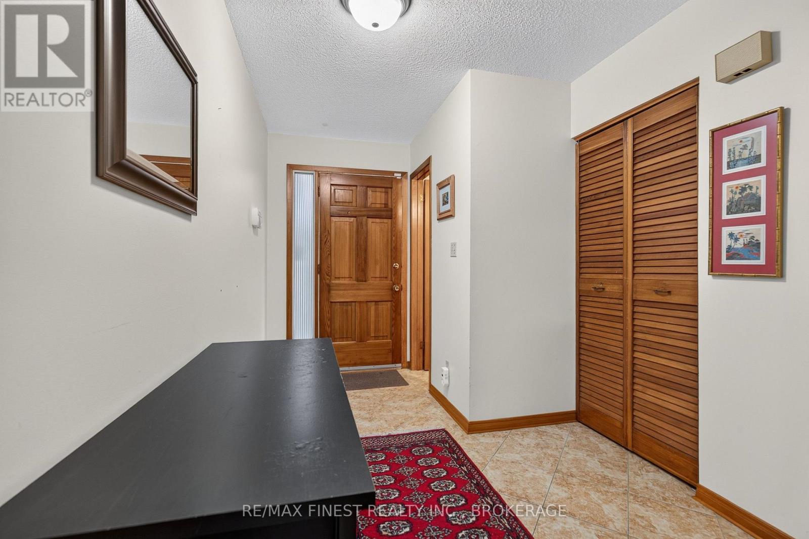 794 Butternut Street Property Photo 6