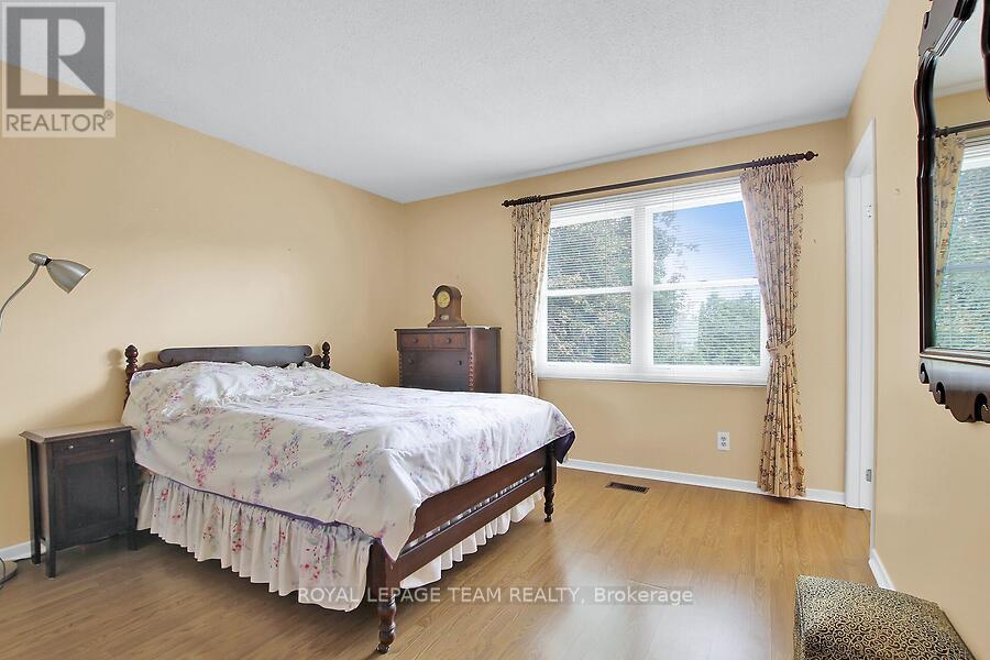 31 Ross Street Property Photo 23