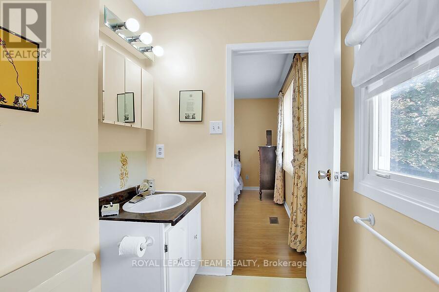31 Ross Street Property Photo 25