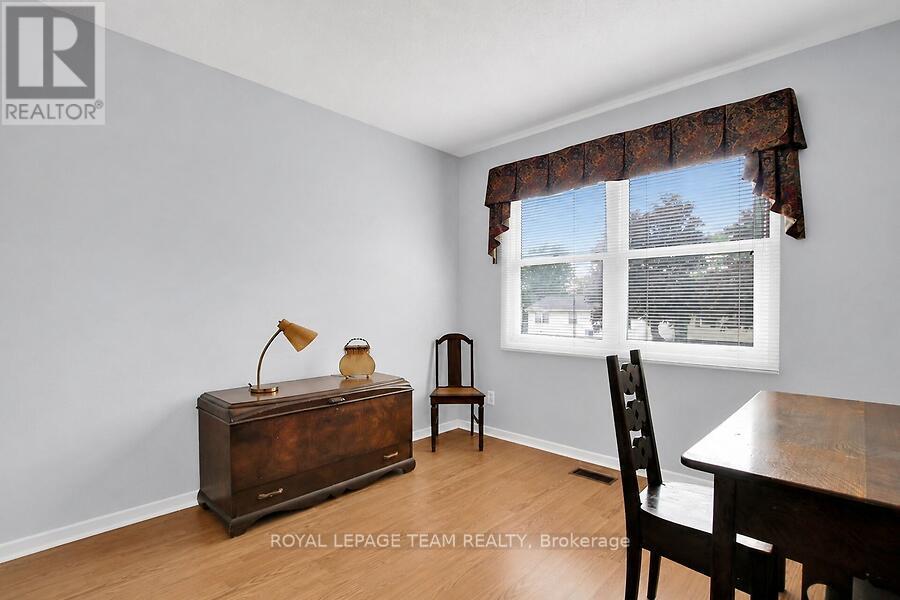31 Ross Street Property Photo 30