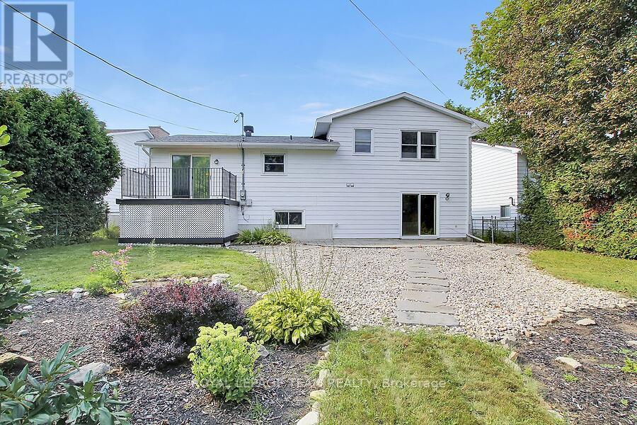 31 Ross Street Property Photo 43