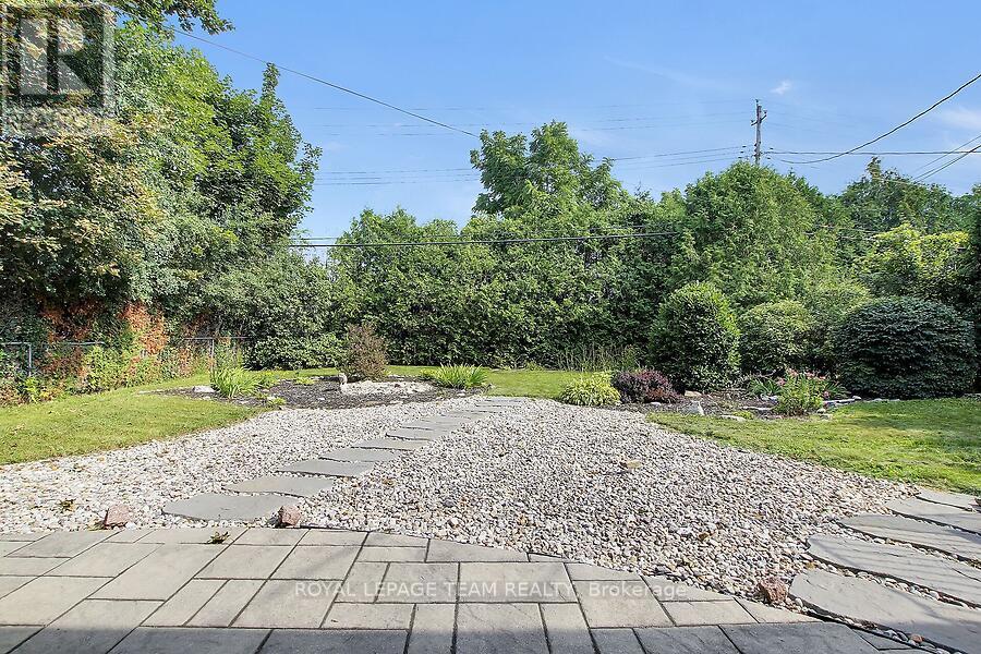 31 Ross Street Property Photo 46