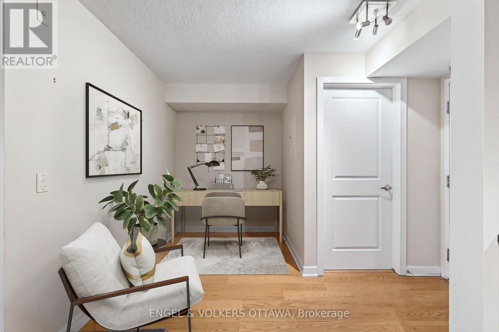 604 - 138 Somerset Street W Property Photo 4