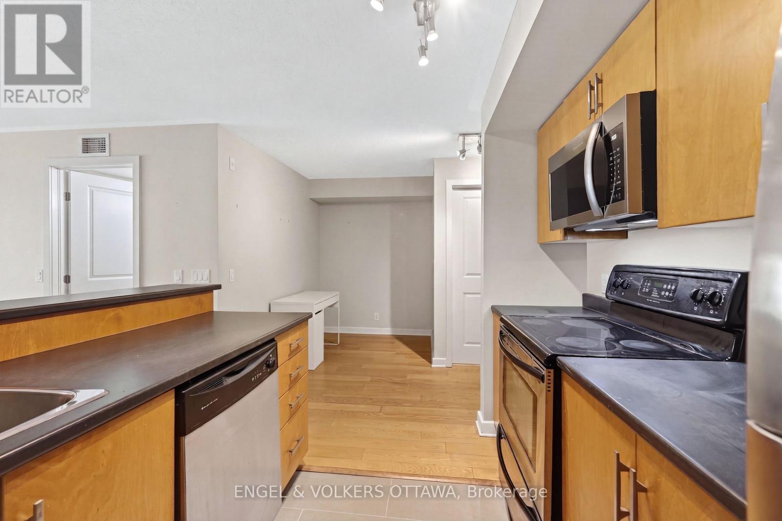 604 - 138 Somerset Street W Property Photo 7