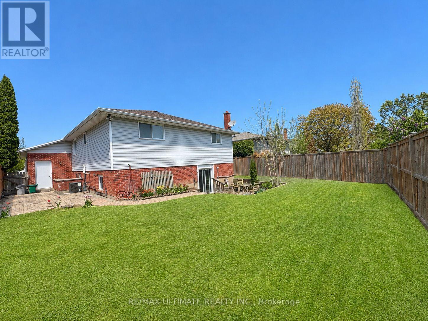 12 Stoney Brook Crescent Property Photo 2