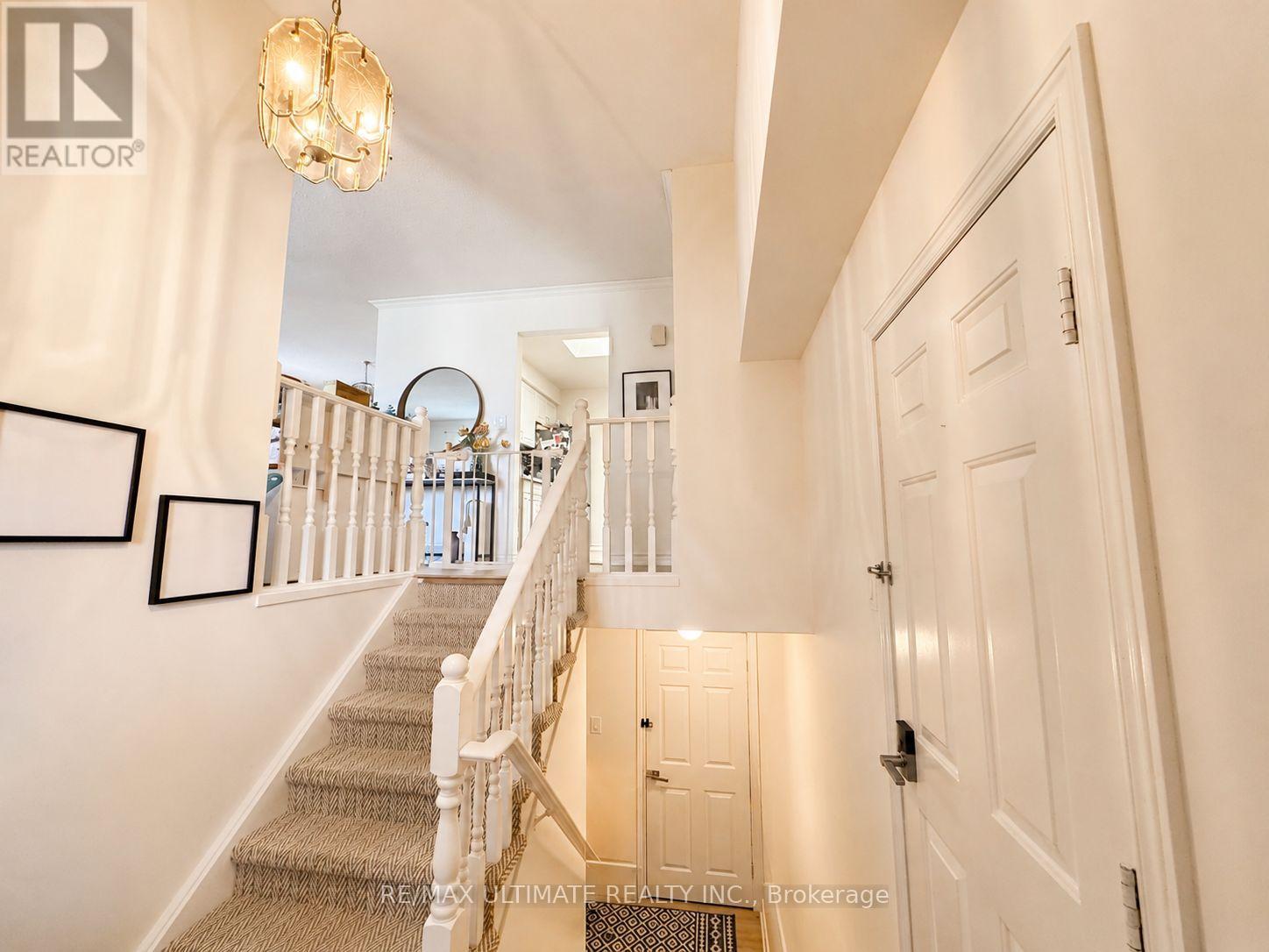 12 Stoney Brook Crescent Property Photo 3