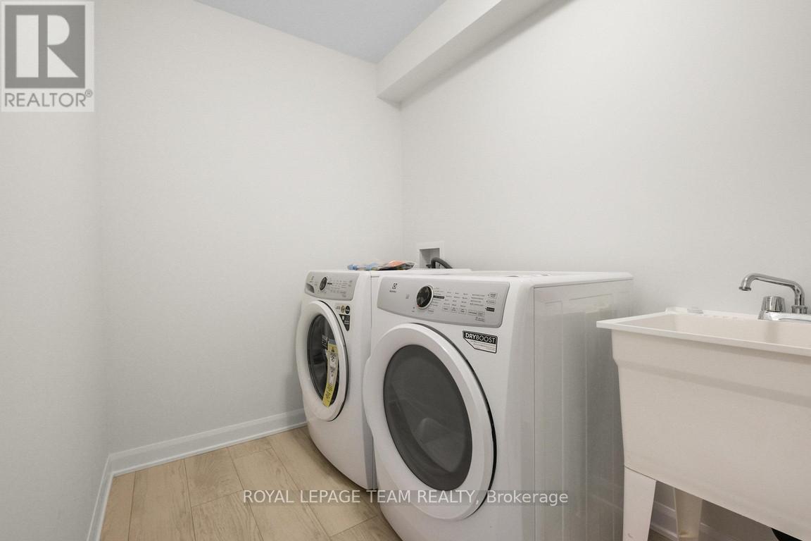 975 Athenry Court Property Photo 4