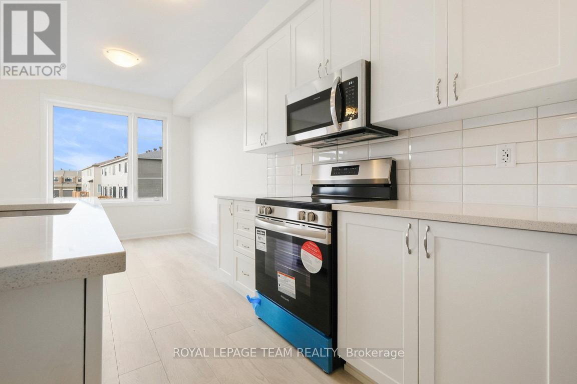 975 Athenry Court Property Photo 12