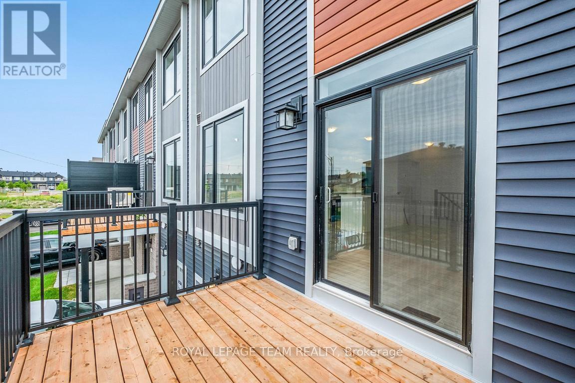 975 Athenry Court Property Photo 28