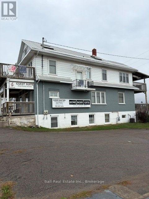 8 Bridge Street N Property Photo 3