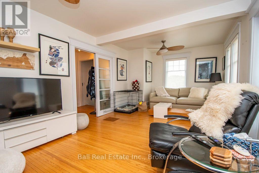 8 Bridge Street N Property Photo 10
