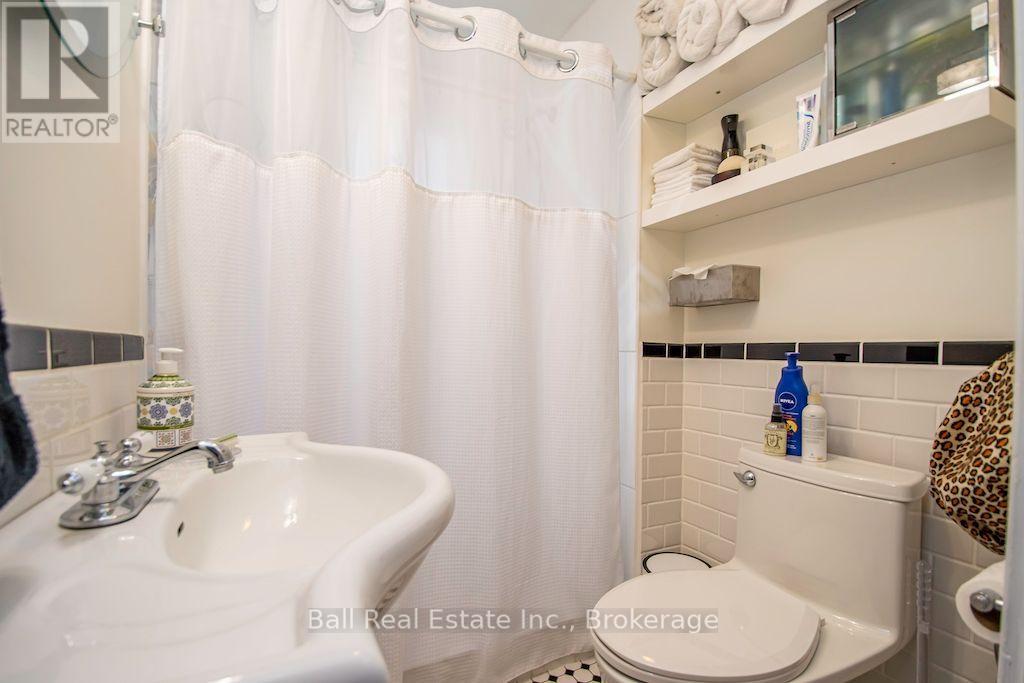 8 Bridge Street N Property Photo 24