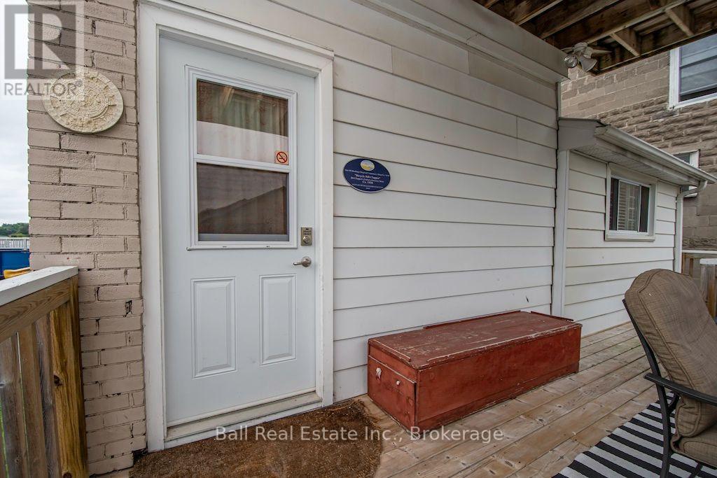 8 Bridge Street N Property Photo 25