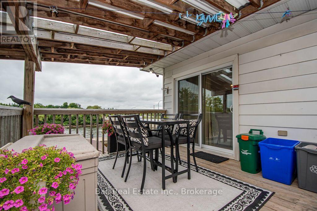 8 Bridge Street N Property Photo 38