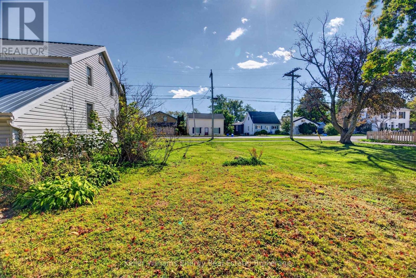 176 Wellington Main Street Property Photo 11