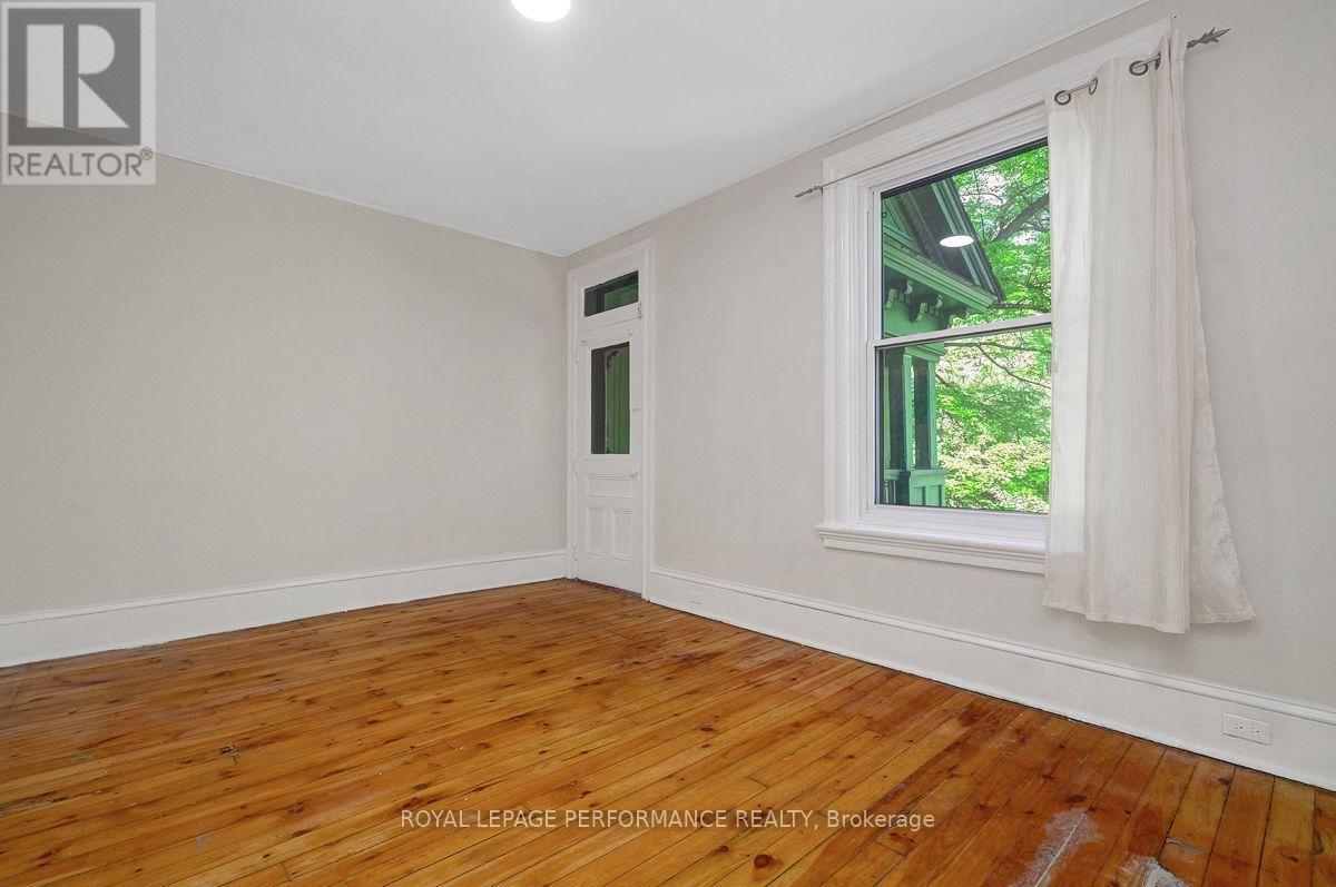 486-488 Lisgar Street Property Photo 12