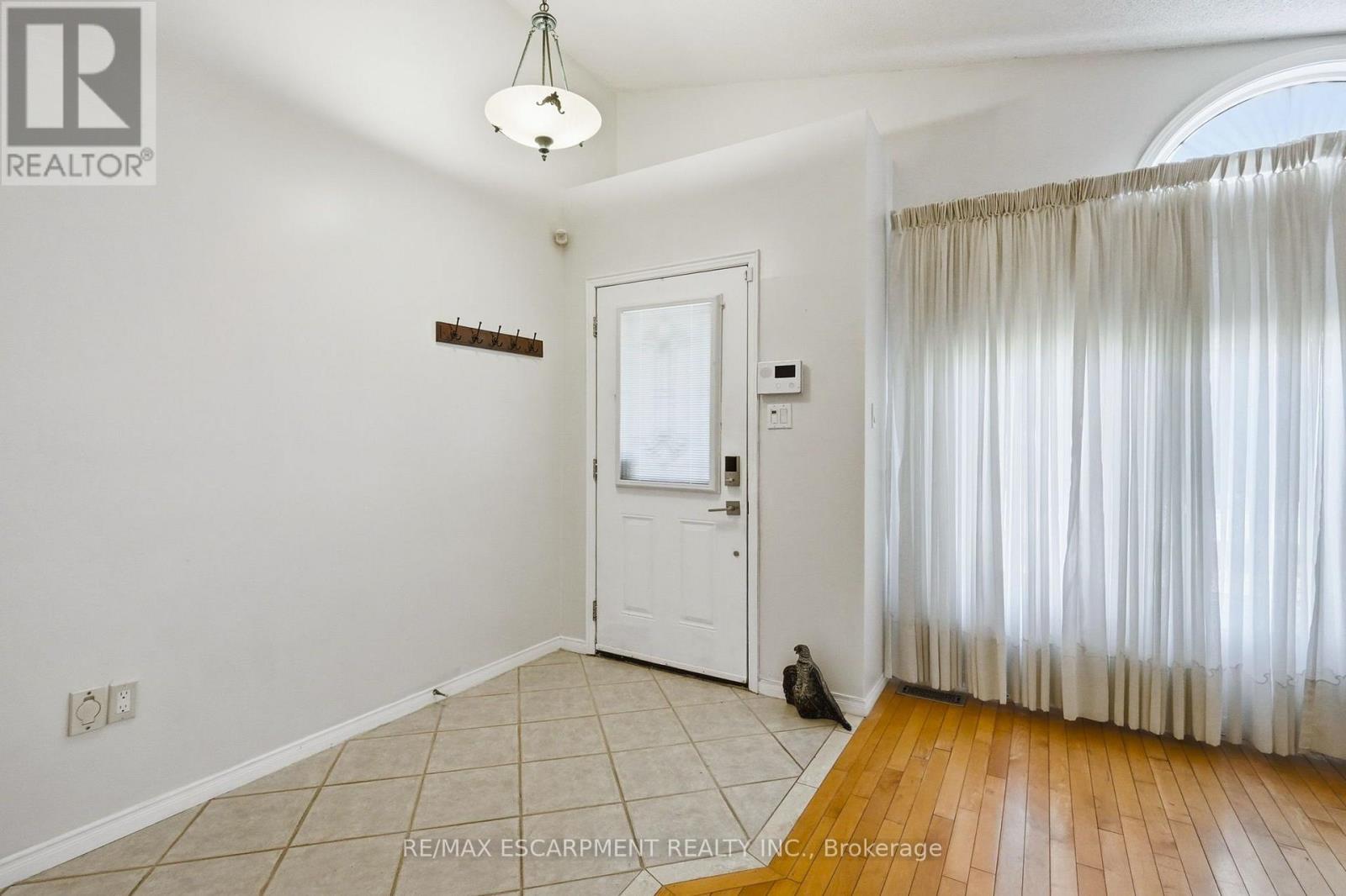 102 Cove Crescent Property Photo 5