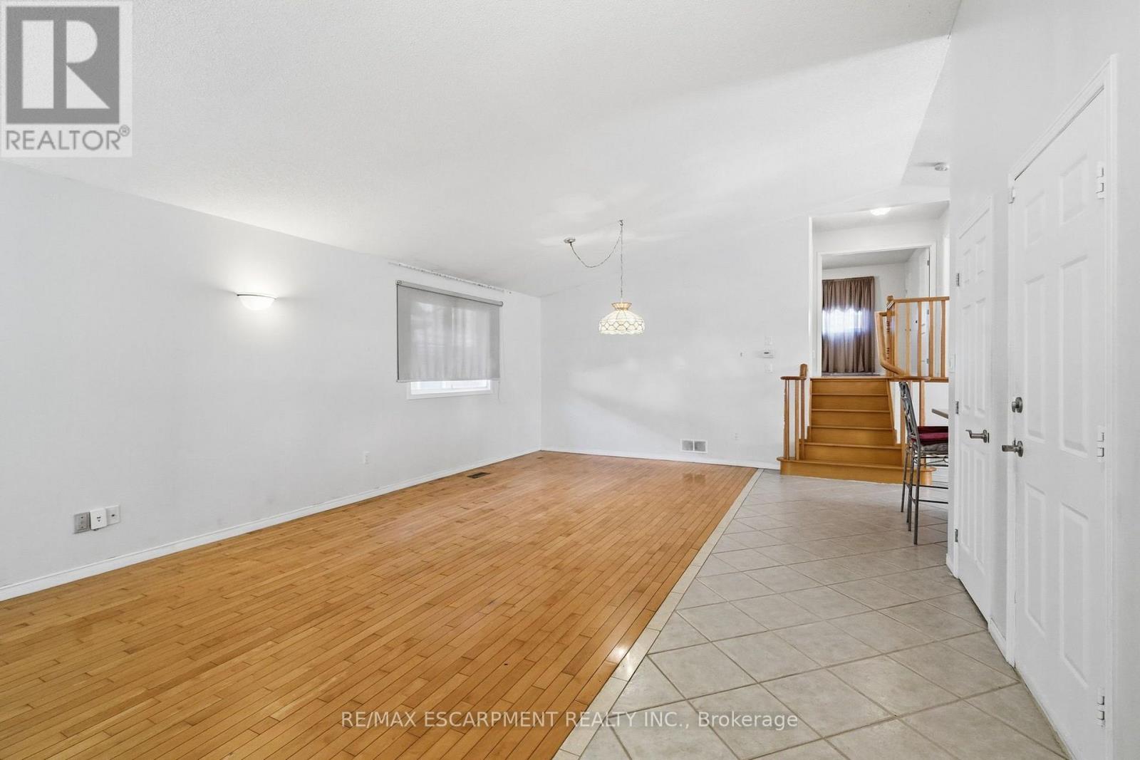 102 Cove Crescent Property Photo 6