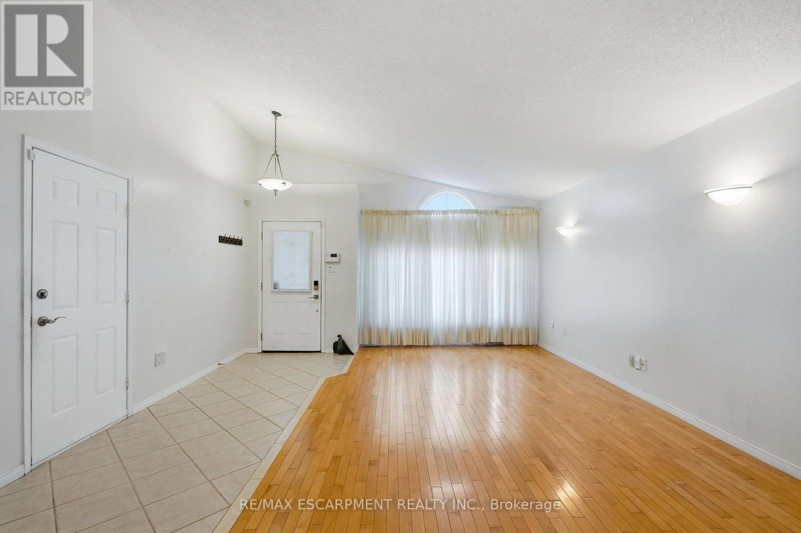 102 Cove Crescent Property Photo 9