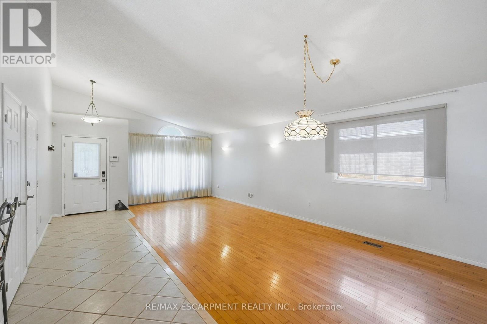 102 Cove Crescent Property Photo 11