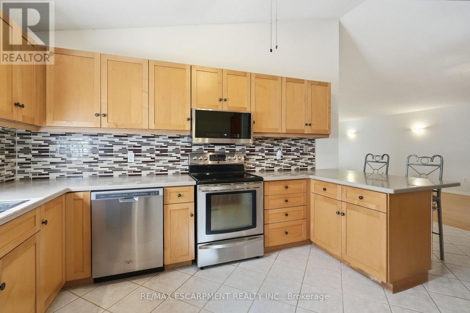 102 Cove Crescent Property Photo 16