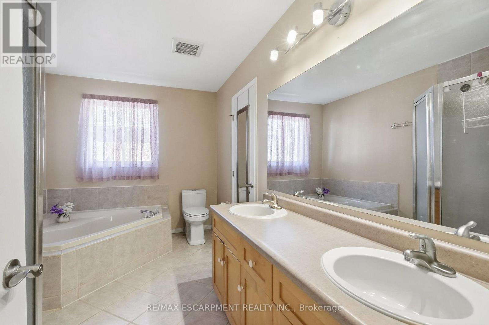 102 Cove Crescent Property Photo 18