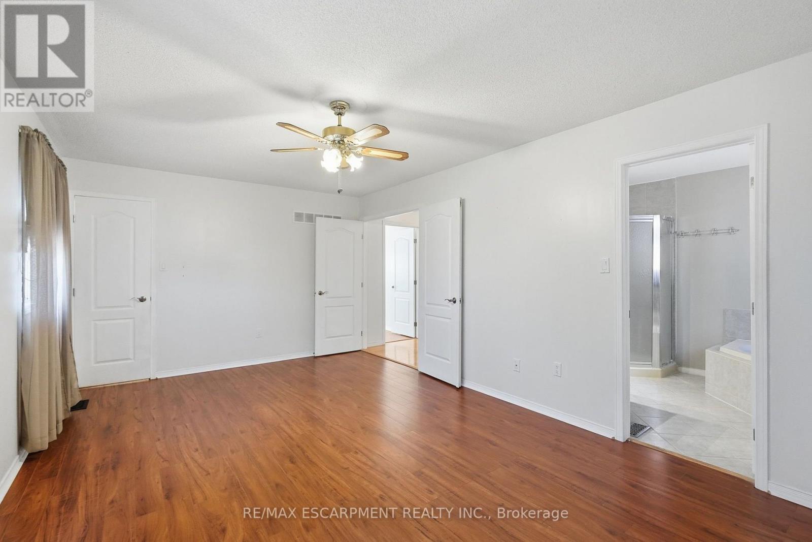 102 Cove Crescent Property Photo 22