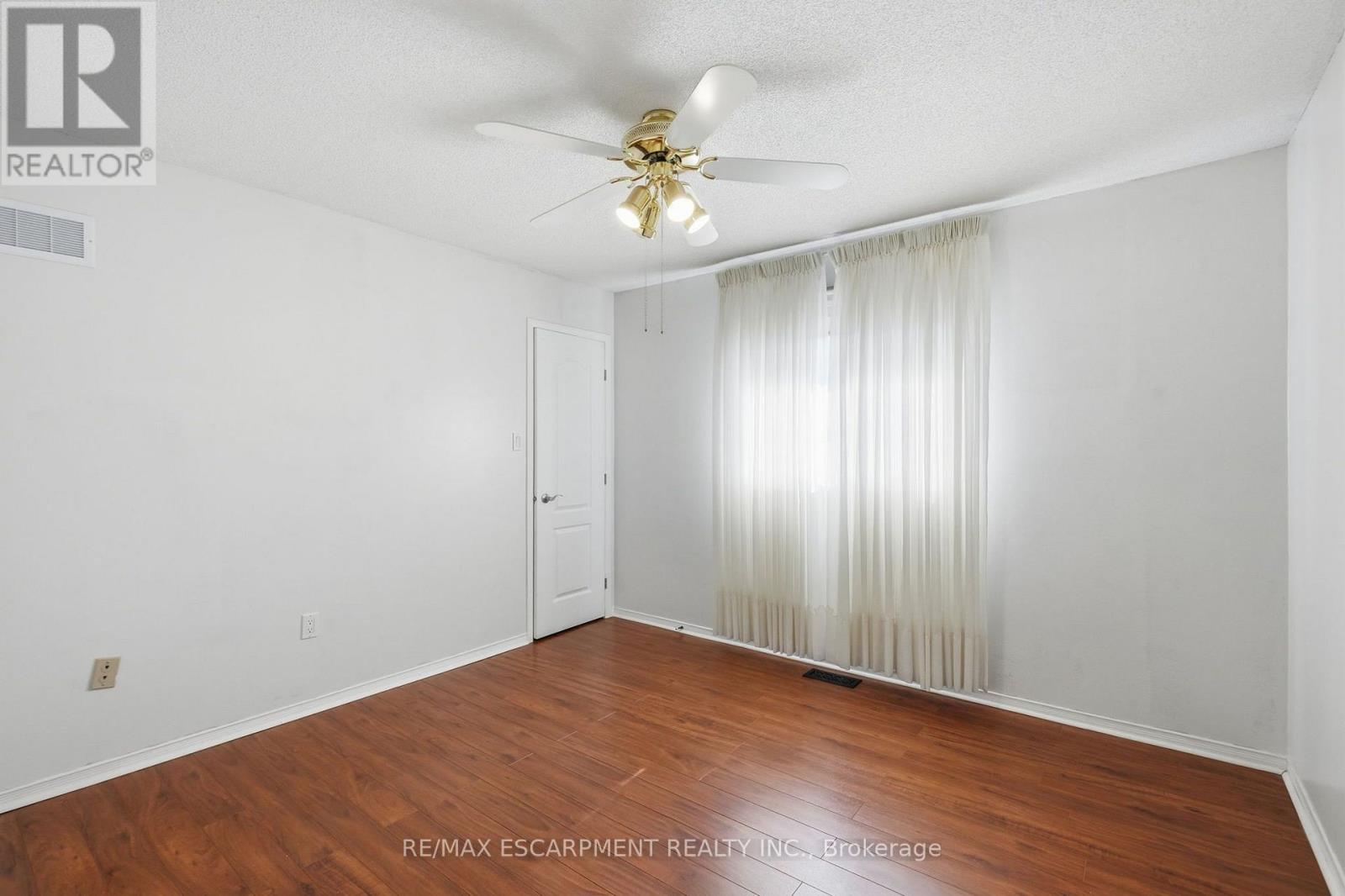 102 Cove Crescent Property Photo 23