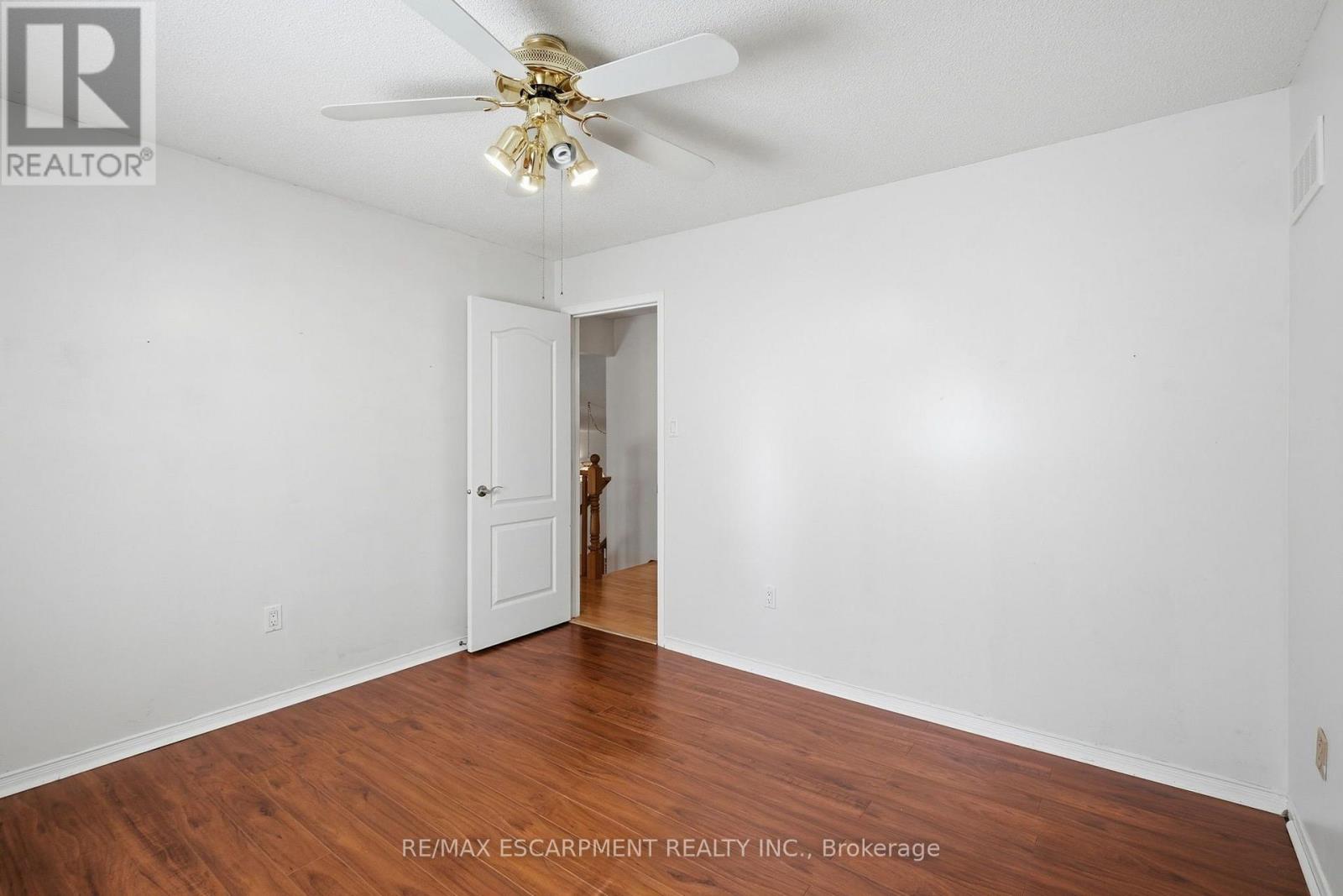 102 Cove Crescent Property Photo 24