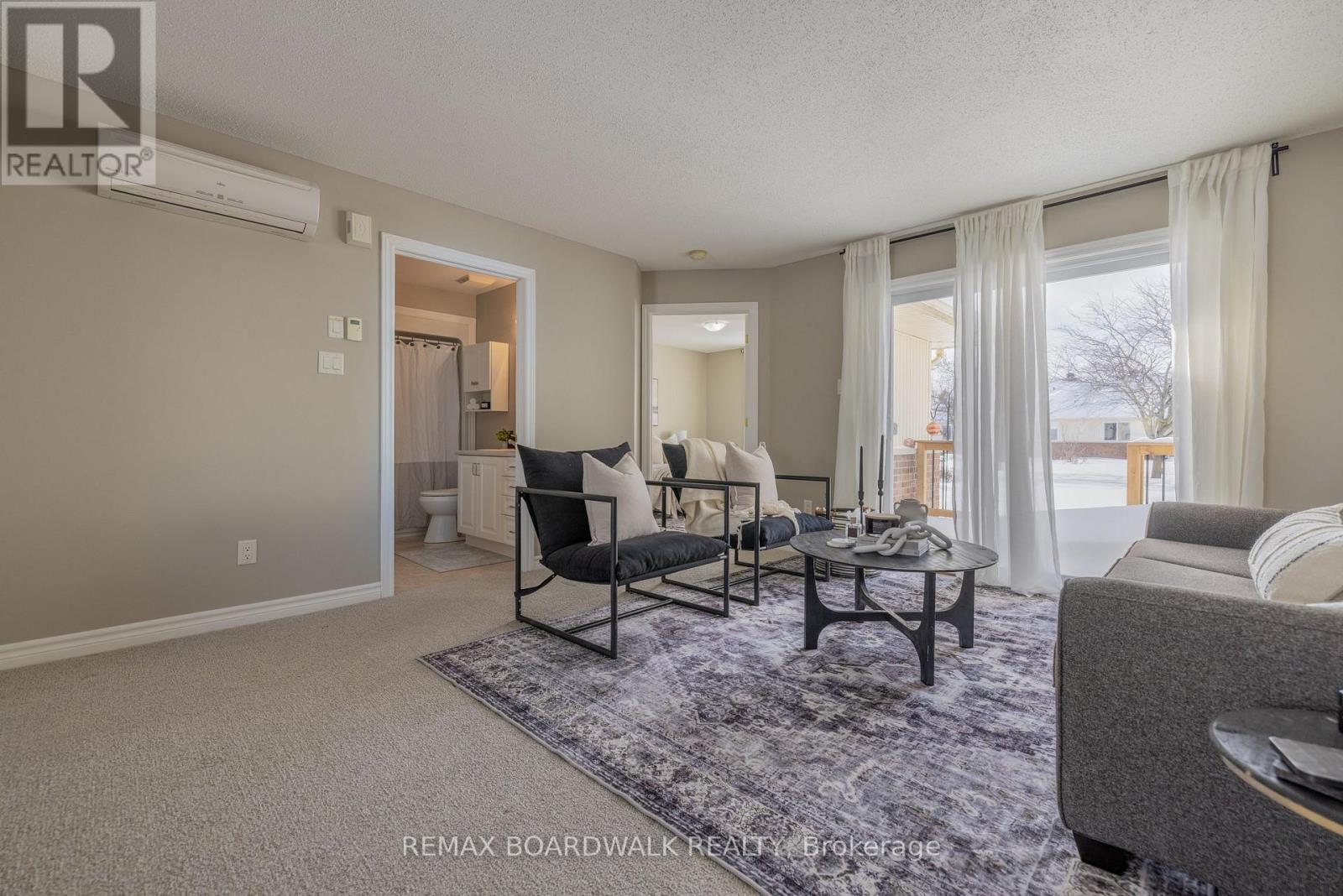 206 Oak Leaf Private Property Photo 12