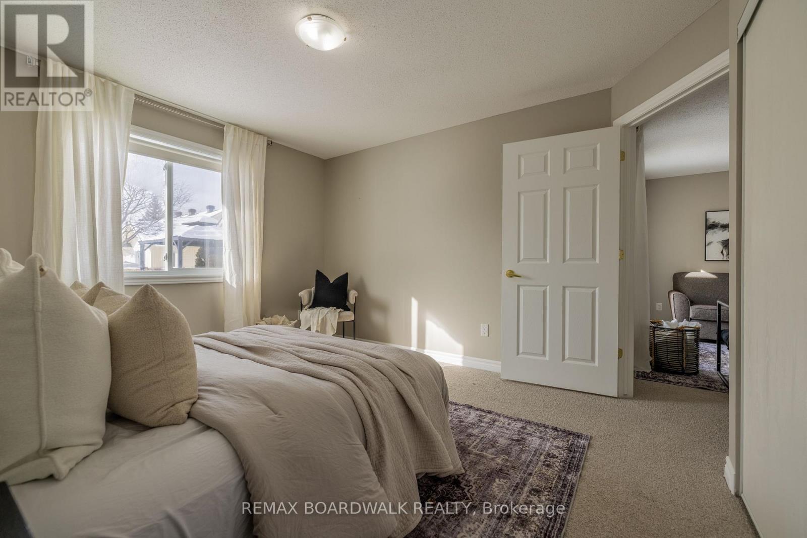 206 Oak Leaf Private Property Photo 15