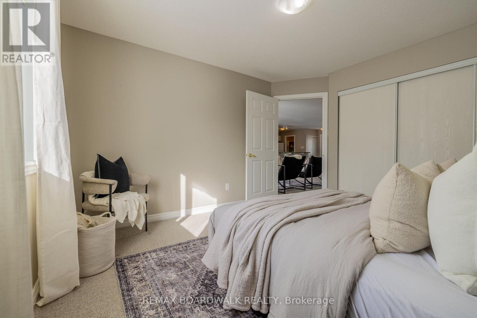 206 Oak Leaf Private Property Photo 16