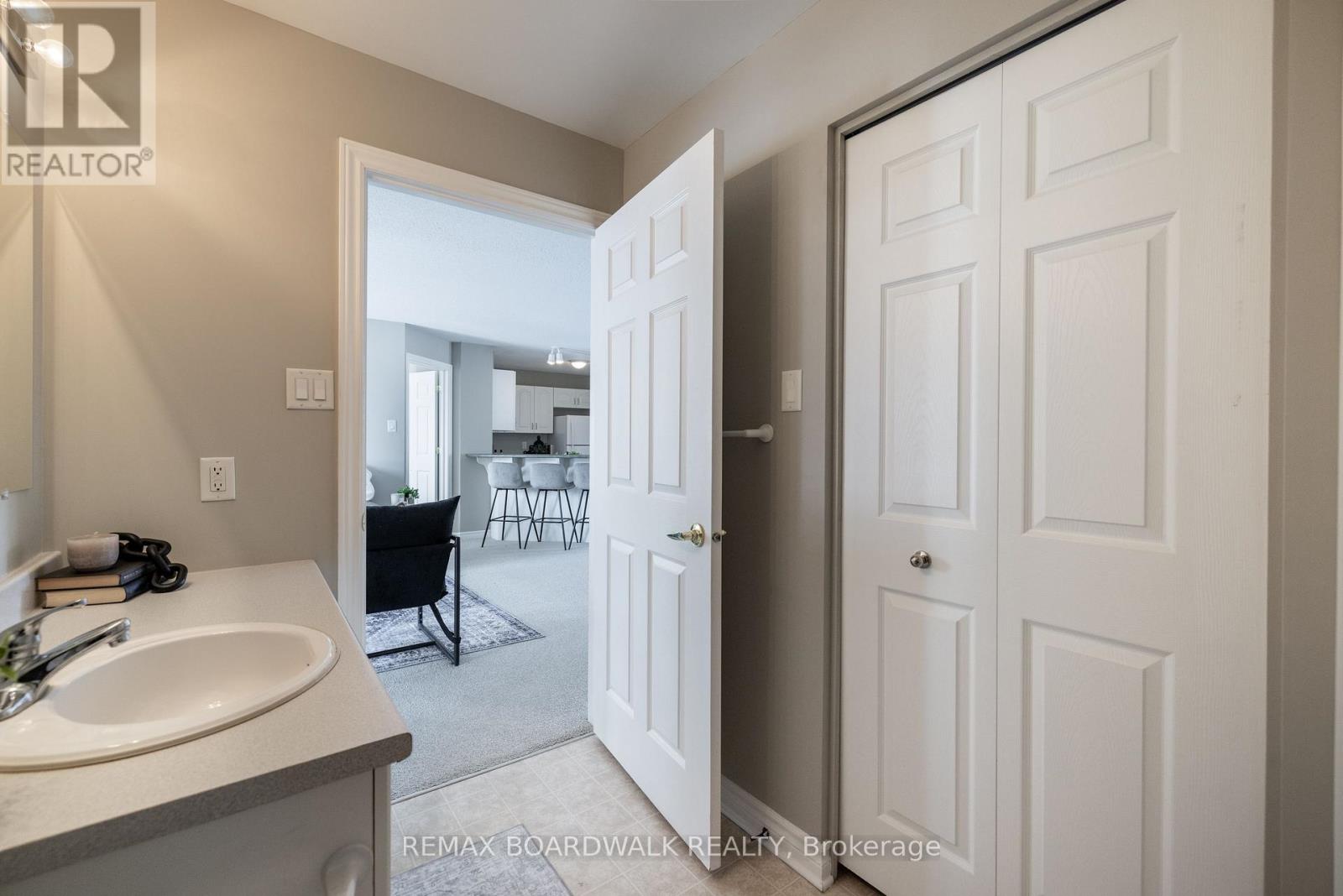 206 Oak Leaf Private Property Photo 18