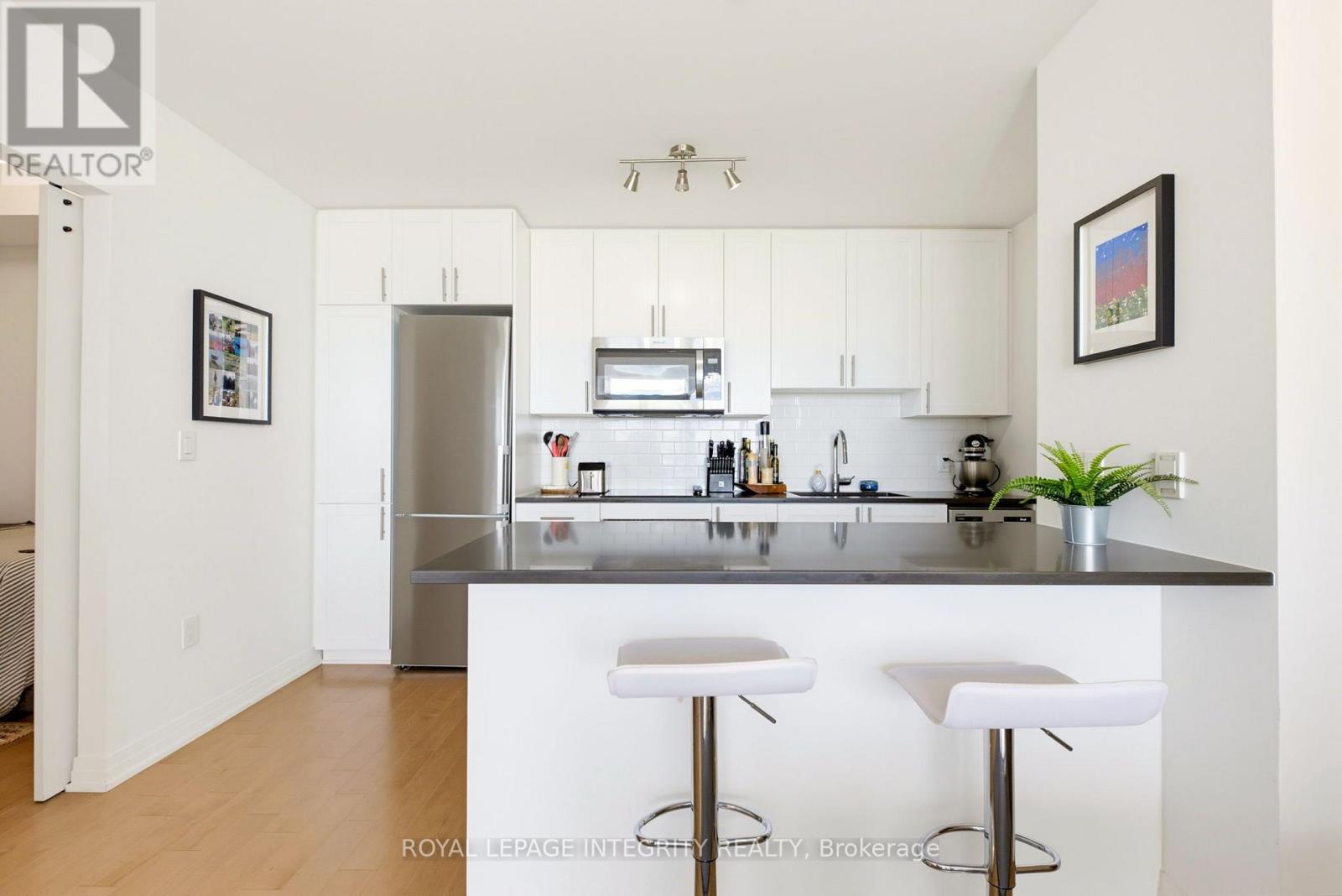 4005 - 805 Carling Avenue Property Photo 12