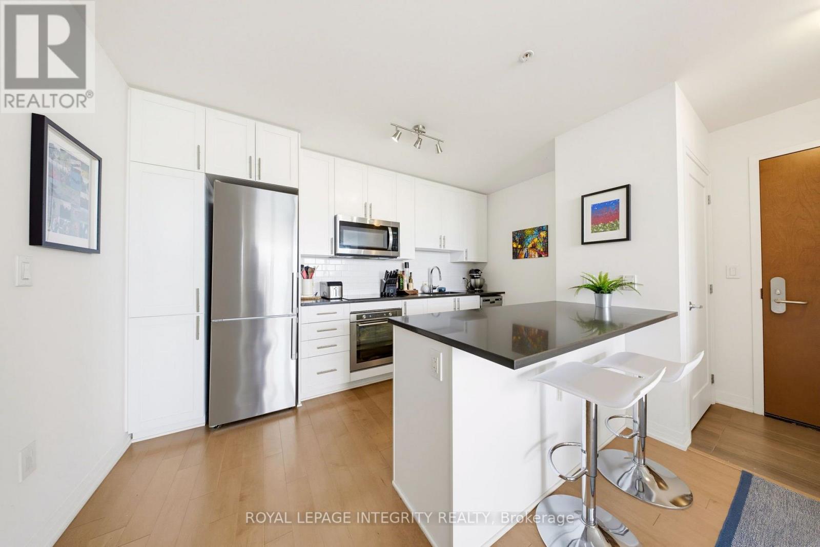 4005 - 805 Carling Avenue Property Photo 13