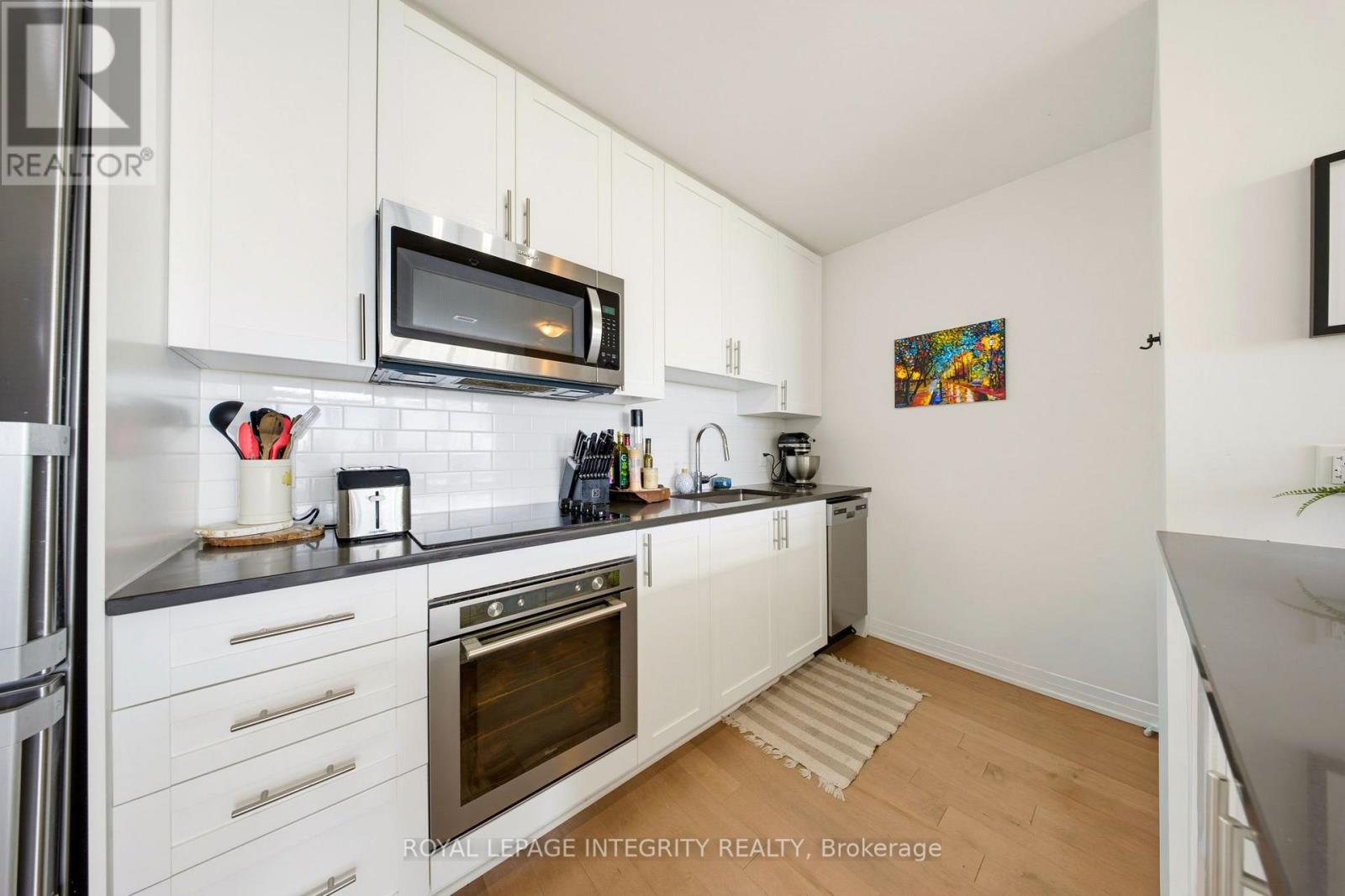 4005 - 805 Carling Avenue Property Photo 14