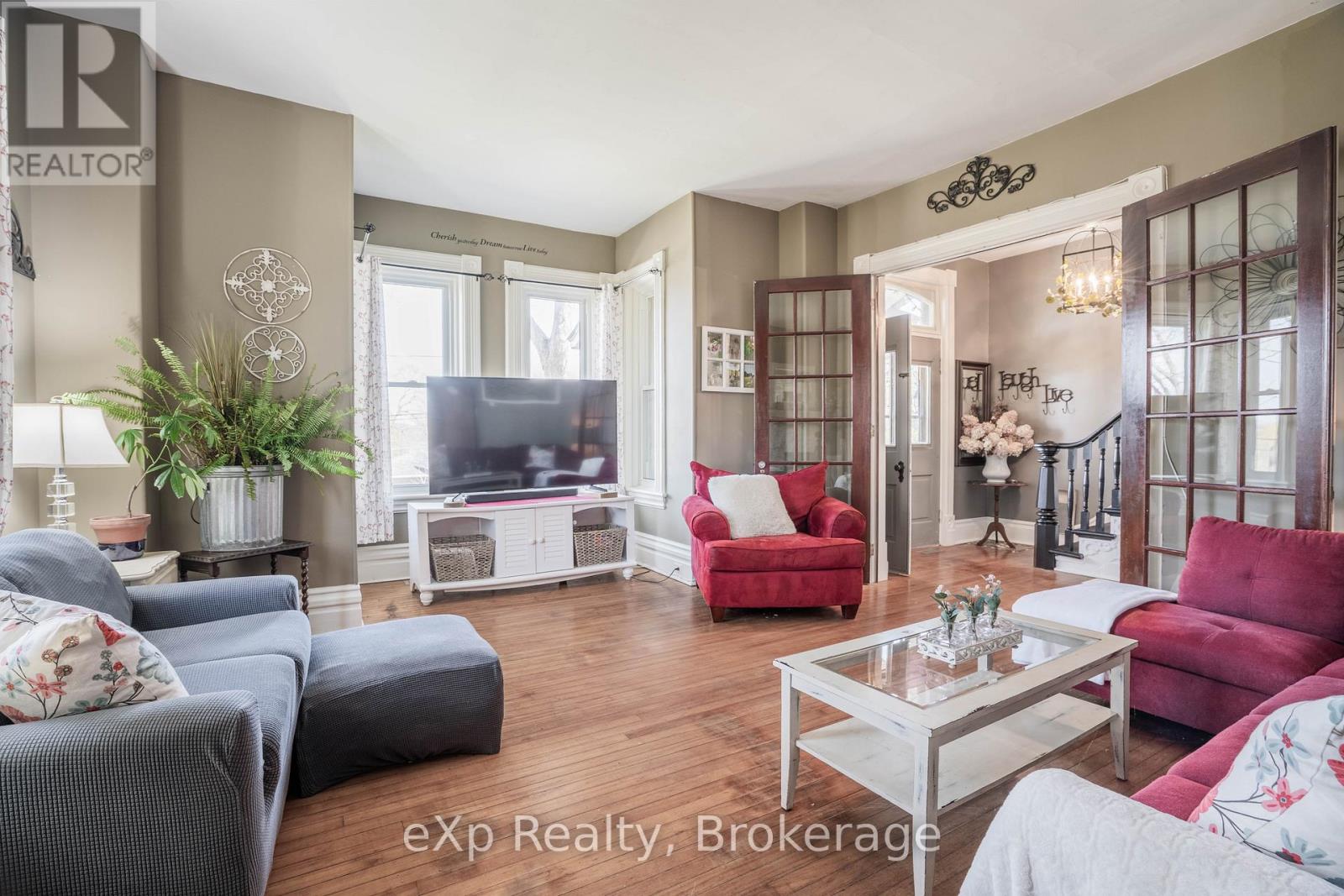 352 Berford Street Property Photo 8