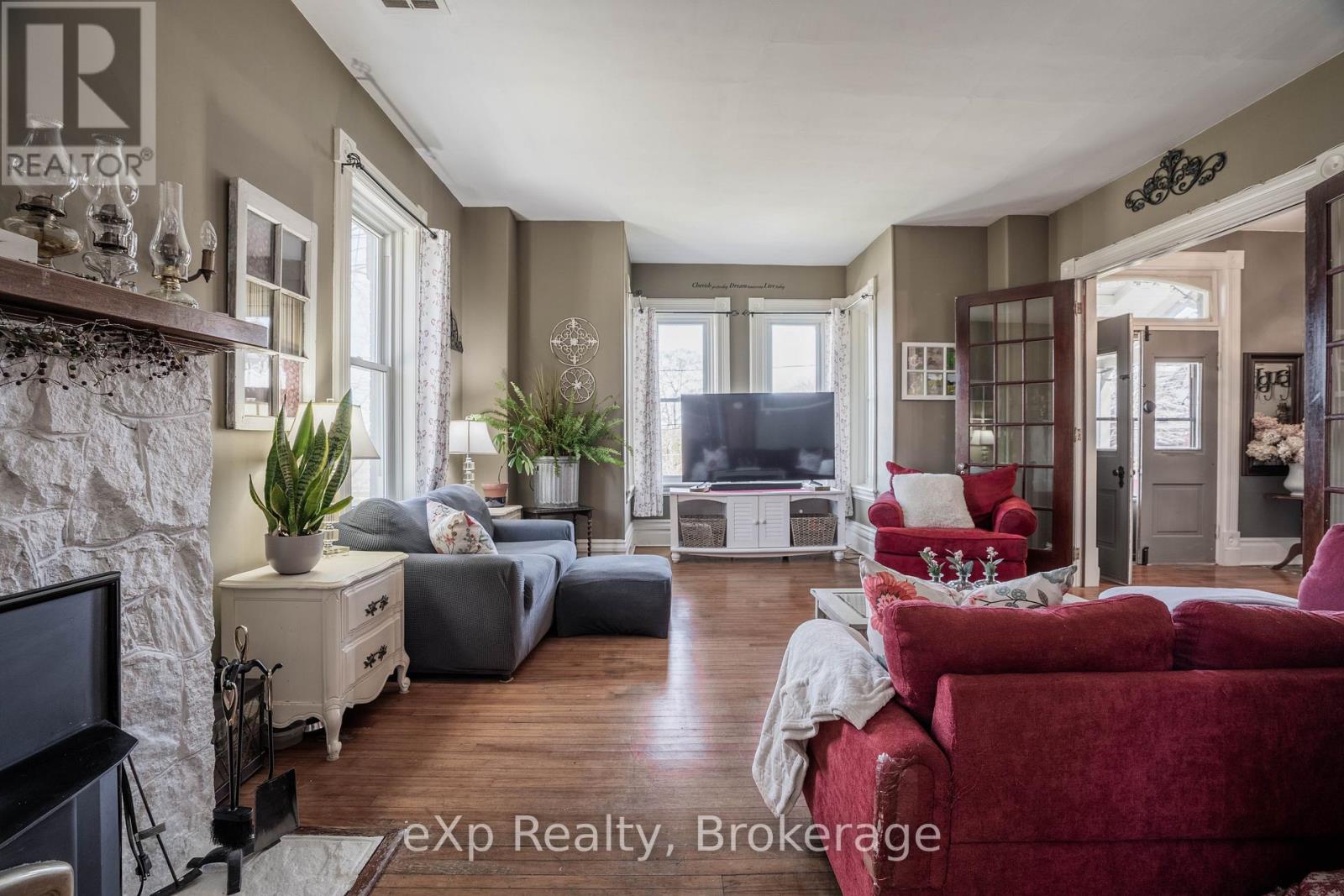 352 Berford Street Property Photo 9