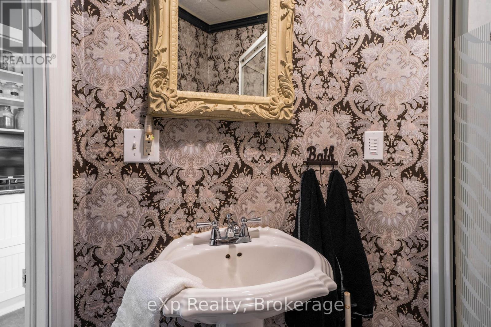 352 Berford Street Property Photo 17