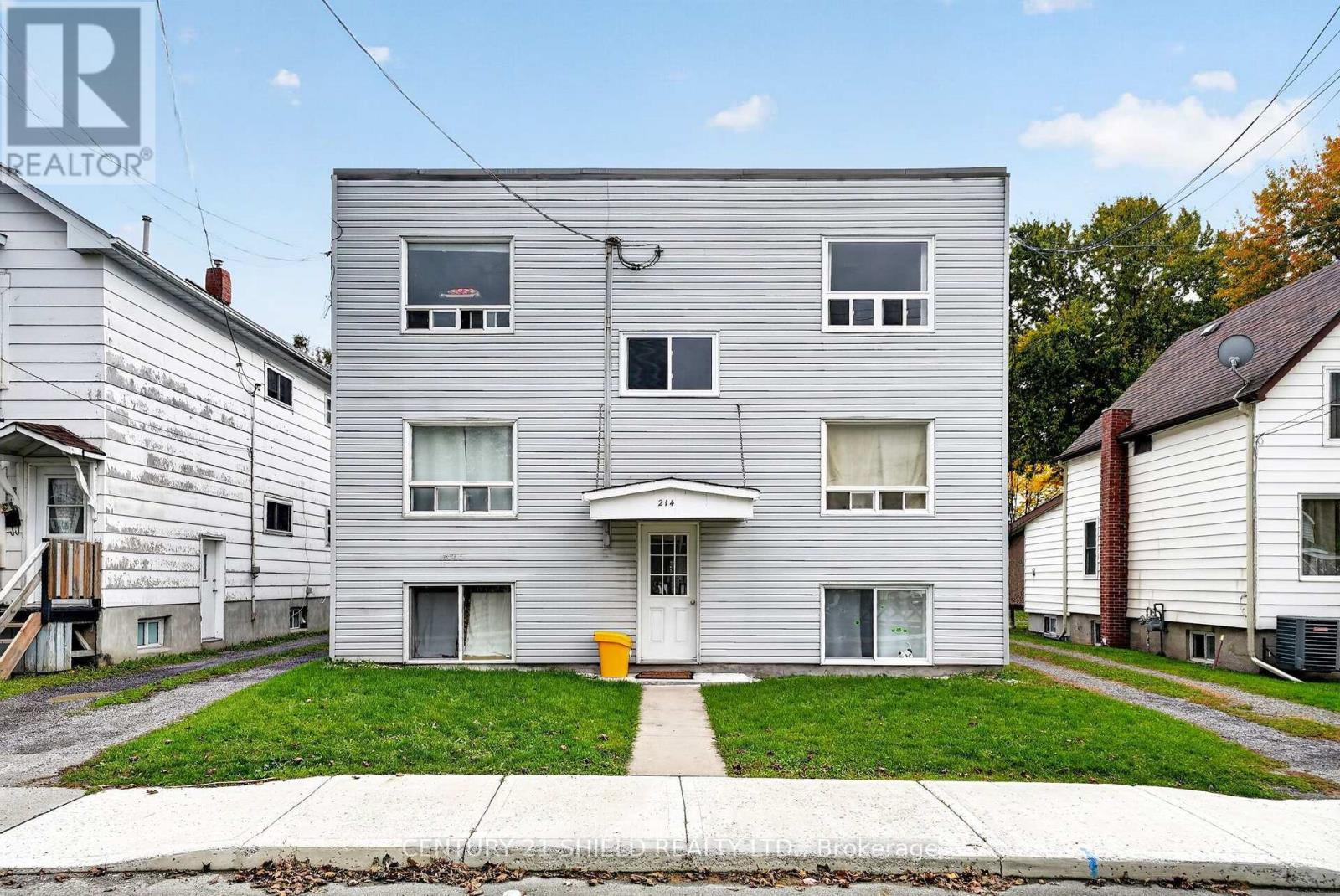 214 Eighth Street W Property Photo 1