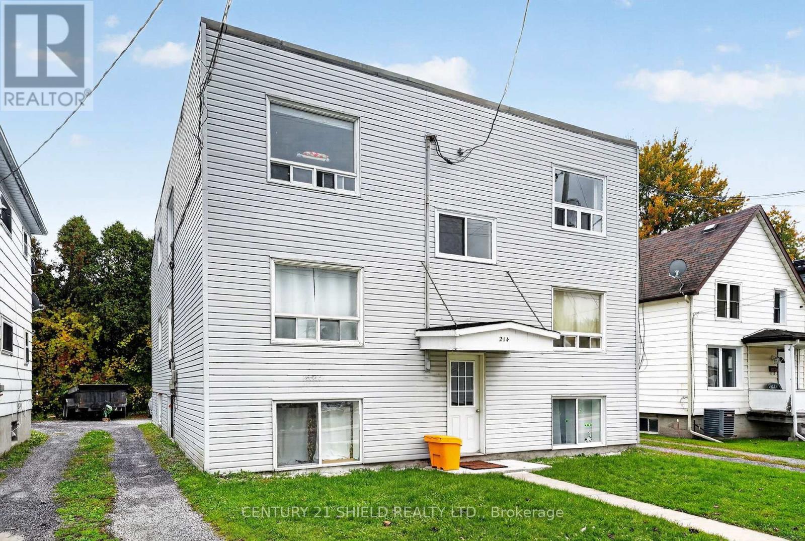 214 Eighth Street W Property Photo 2