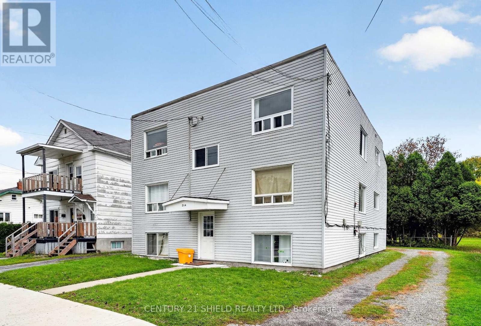 214 Eighth Street W Property Photo 3