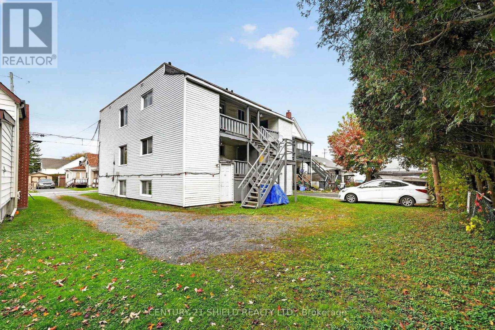 214 Eighth Street W Property Photo 5