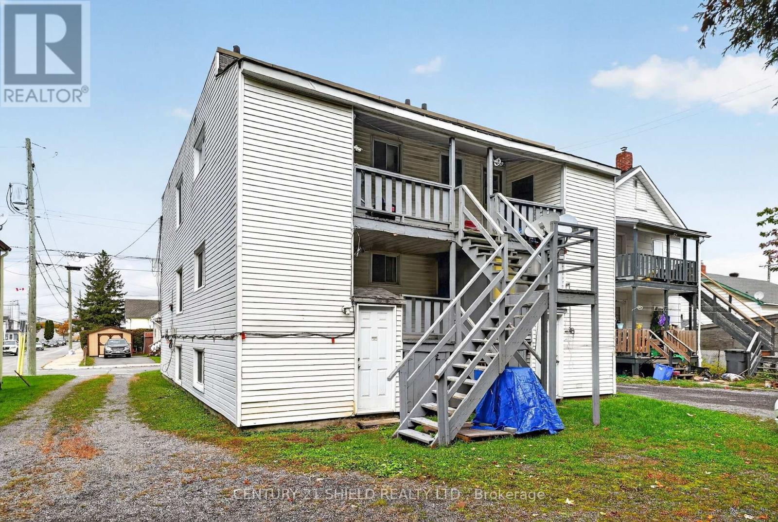 214 Eighth Street W Property Photo 6
